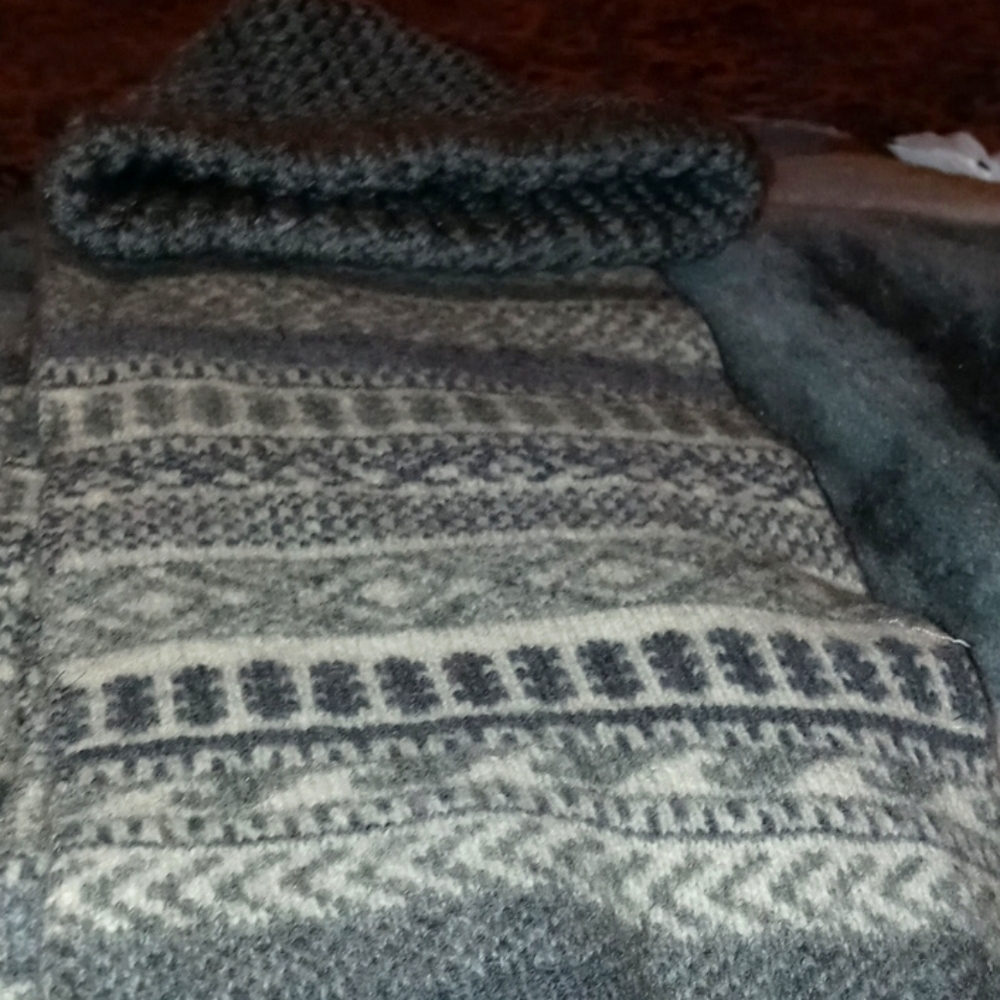 Hat and scarf set gray